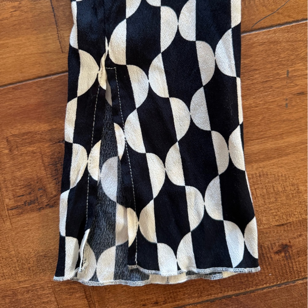 DISSH Black and White Sheath Dress with Bishop Sleeves - Picture 3 of 3